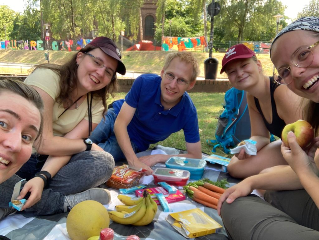 Gruppenbild beim Picknick